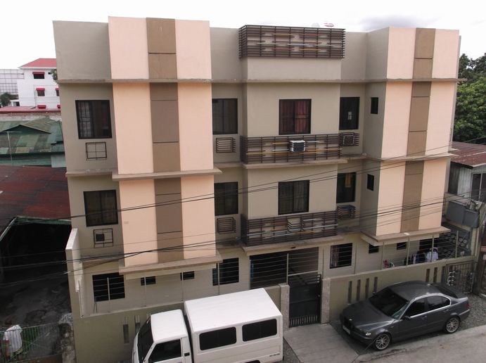 ゆふいんの奥にもアパートが多数あります。