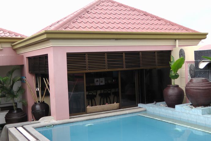 3階、屋上のプール(小さいです)