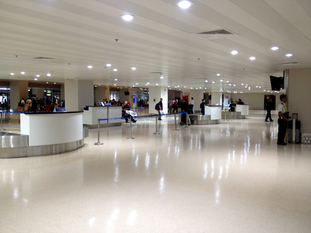 税関とロビー